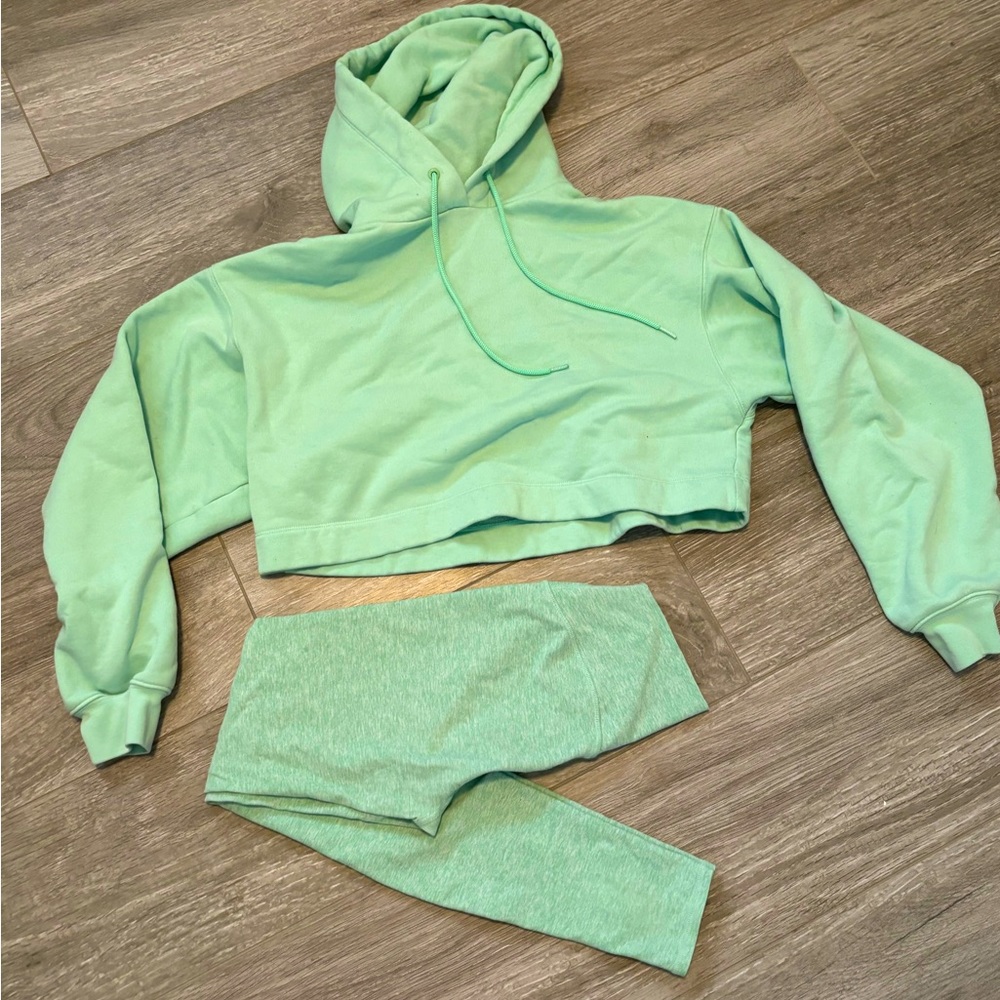 Alo Yoga Set - Honey dew (available separately as well)